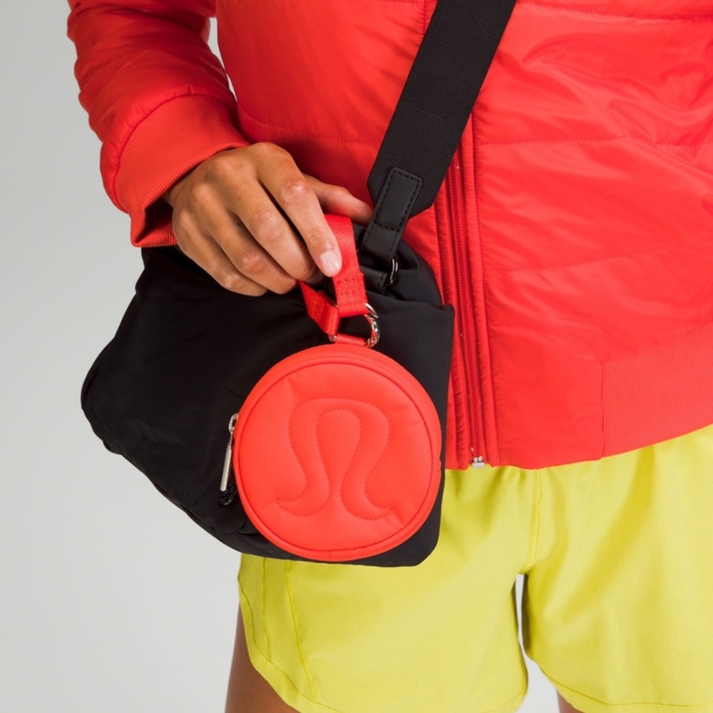 Lululemon Logo Pouch - Picture 5 of 5